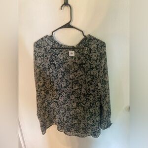 4/$25 Cabi long sleeve blouse in size small.Black with flower design